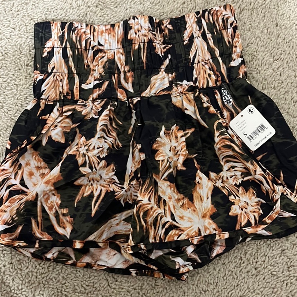 Never worn, Free People shorts, size S